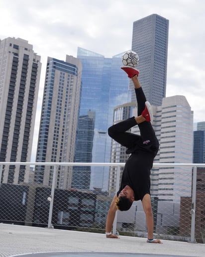 Gallery photo 5 of Freestyle Soccer Show