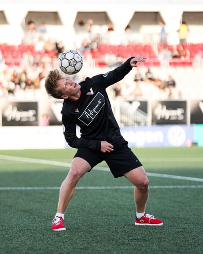 Gallery photo 3 of Freestyle Soccer Tricks
