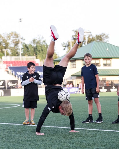 Gallery photo 4 of Freestyle Soccer Tricks