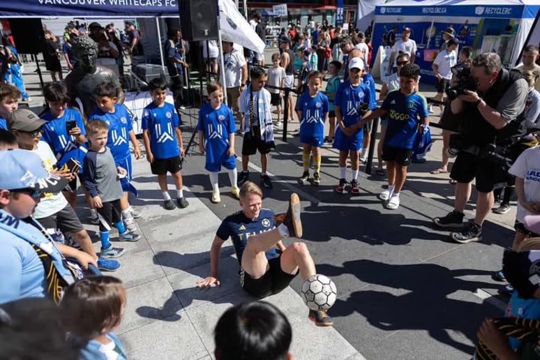 Gallery photo 5 of Freestyle Soccer Tricks