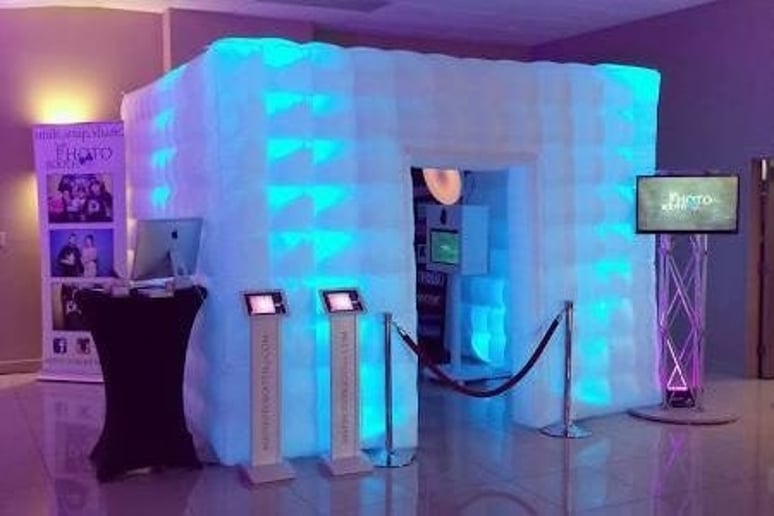 Gallery photo 2 of Fun Fab Photo Booths & DJs