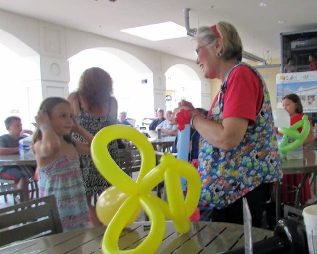Gallery photo 14 of The Balloon Lady