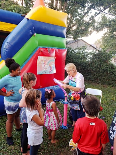 Gallery photo 4 of The Balloon Lady