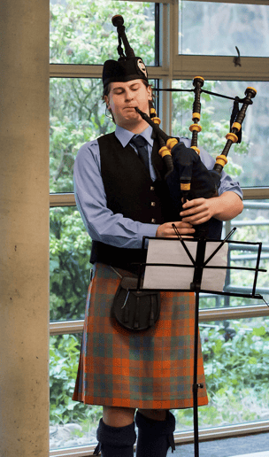 Gallery photo 3 of Silas Heard-Bagpiper