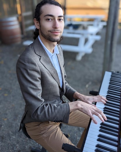 Gallery photo 1 of Gabe Kuslansky Solo Piano