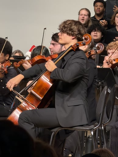 Gallery photo 5 of Gabriel Harmon, cellist