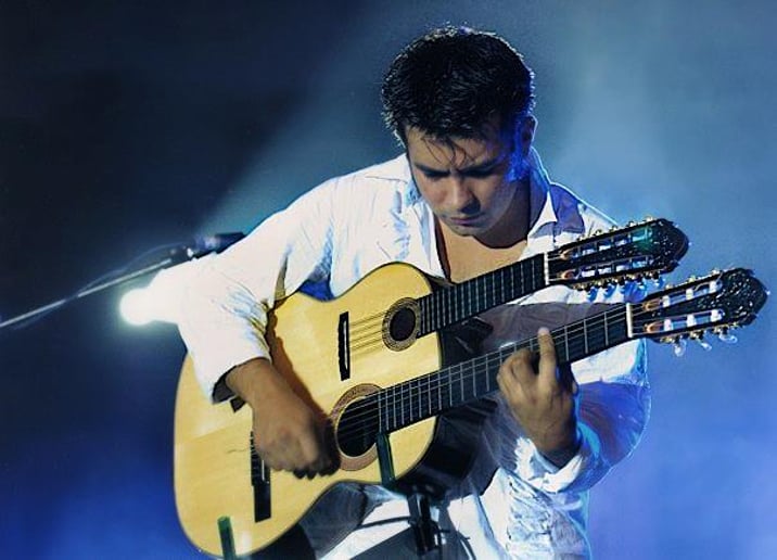 Gallery photo 4 of Gabriel Navia - Guitarist