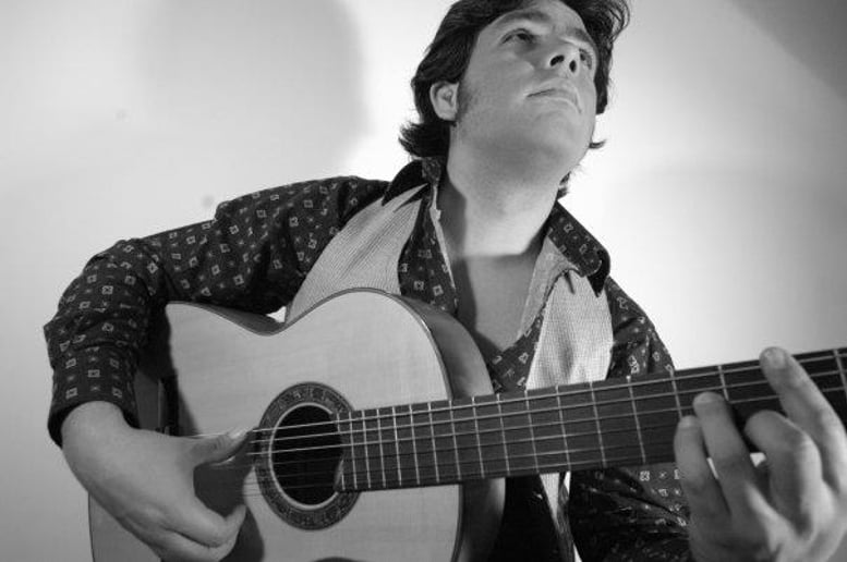 Gallery photo 6 of Gabriel Navia - Guitarist