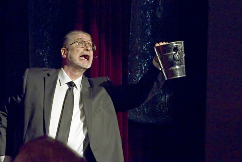 Gallery photo 7 of Gary Flegal & The Magic of Smiles