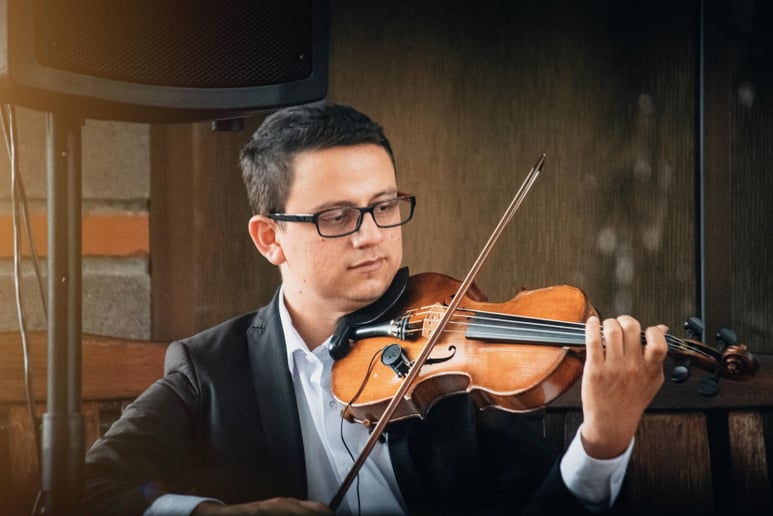 Gallery photo 3 of Geb The Violinist