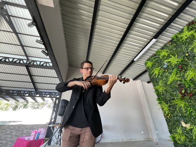 Gallery photo 4 of Geb The Violinist