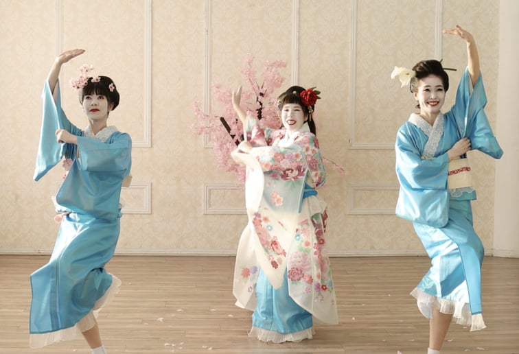 Gallery photo 8 of Geisha Opera Singer