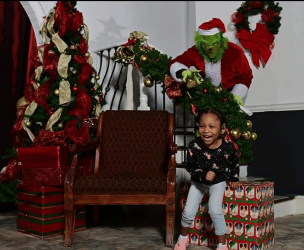 Gallery photo 3 of Grinch Holiday Entertainment