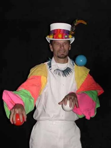 Gallery photo 1 of George the Juggler Magician