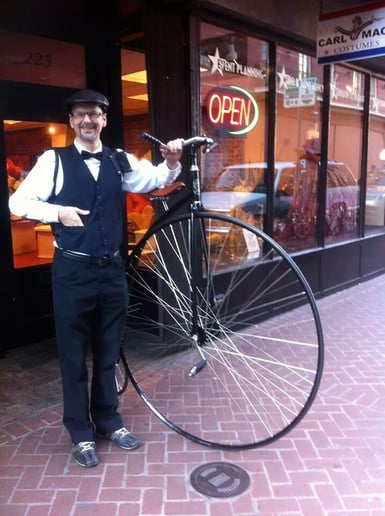 Gallery photo 8 of George the Juggler Magician