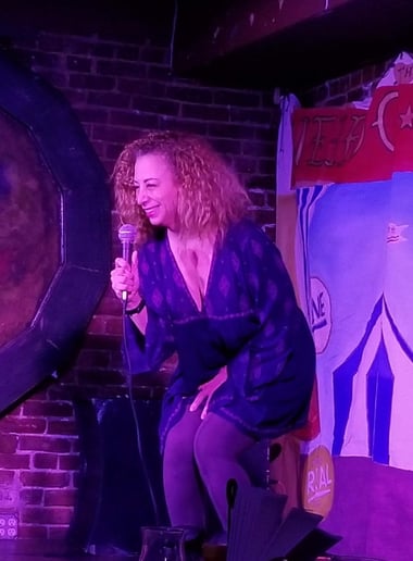 Gallery photo 9 of Gina Brown - Comedic Performer