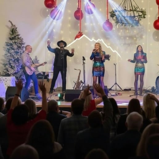 Gallery photo 44 of Gina Marie Osmond and the Diamond Rush Band