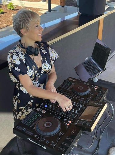 Gallery photo 4 of GirlOnWax Wedding & Event DJ's