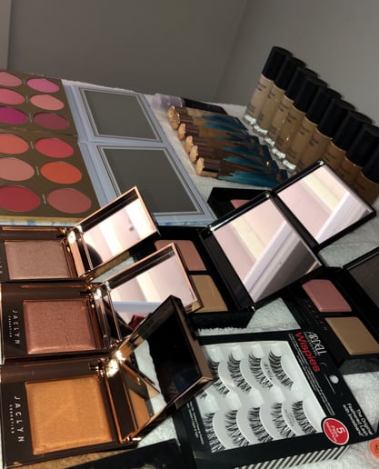 Gallery photo 8 of GlamMeUpLala