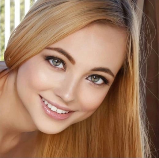 Gallery photo 1 of Glamour Geek Alex