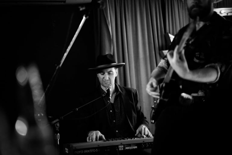Gallery photo 4 of GLEAUX