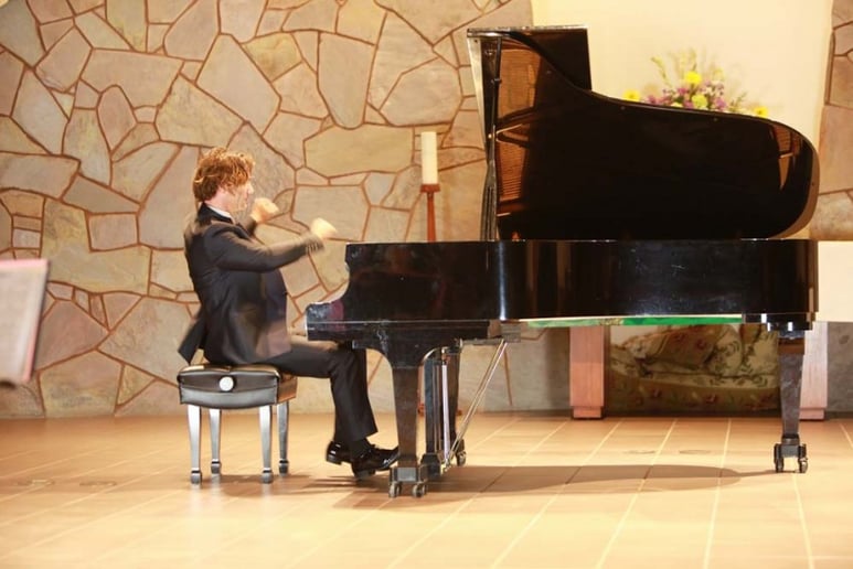 Gallery photo 1 of Glenn Kramer Piano Entertainment and Karaoke
