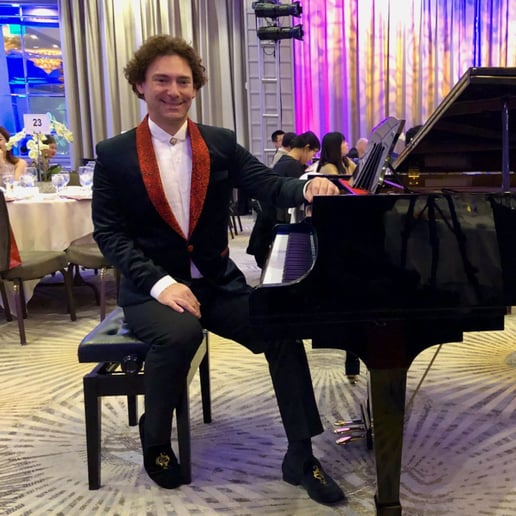 Gallery photo 28 of Glenn Kramer Piano Entertainment and Karaoke
