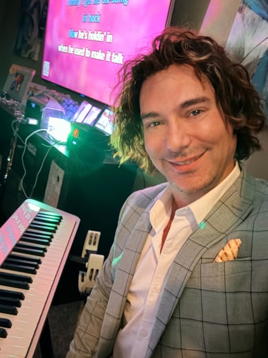 Gallery photo 29 of Glenn Kramer Piano Entertainment and Karaoke
