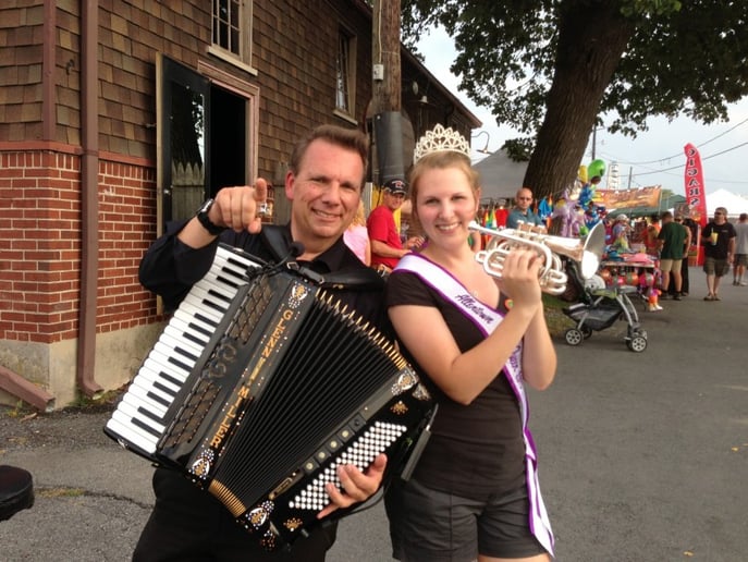 Gallery photo 5 of Glenn Miller - The Big One Man Band!