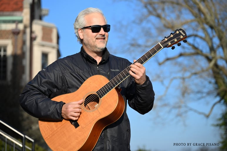 Gallery photo 1 of Glenn Roth Fingerstyle Guitarist