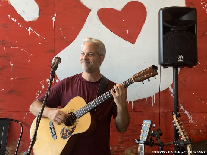 Gallery photo 4 of Glenn Roth Fingerstyle Guitarist