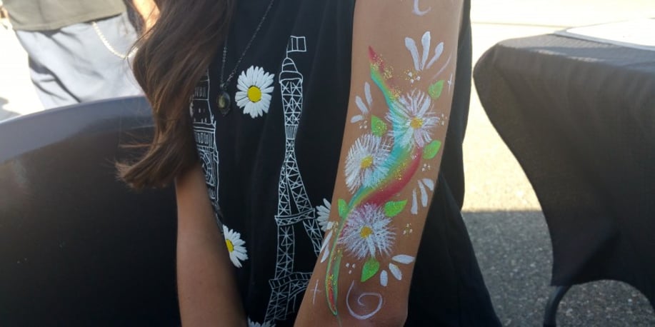 Gallery photo 2 of Glitter Kat Face Painting & Body Art