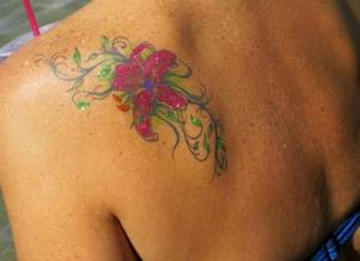 Gallery photo 3 of Glitter tattoos