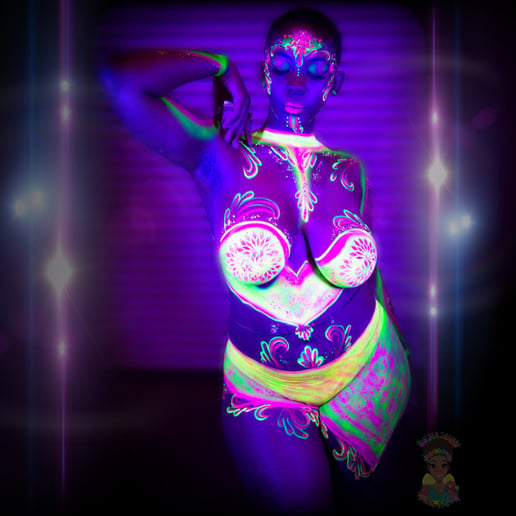 Gallery photo 4 of Glitter Thumbs Customs