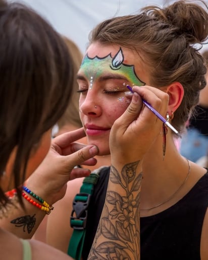 Gallery photo 4 of Glitterbug Face Painting