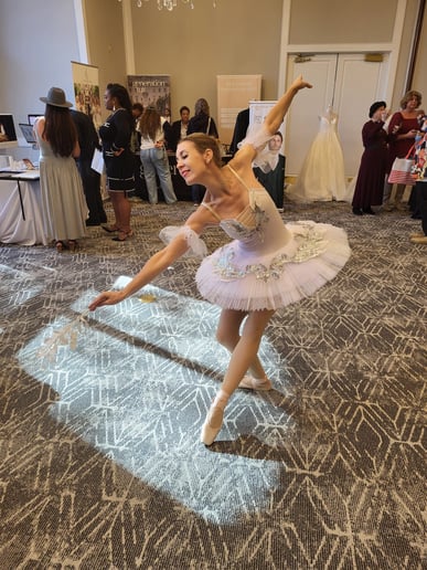 Gallery photo 3 of Glowing Ballerina