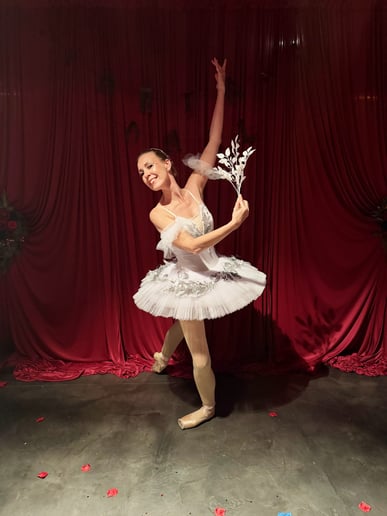 Gallery photo 9 of Glowing Ballerina