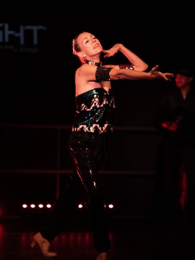 Gallery photo 9 of Glowing Ballerina