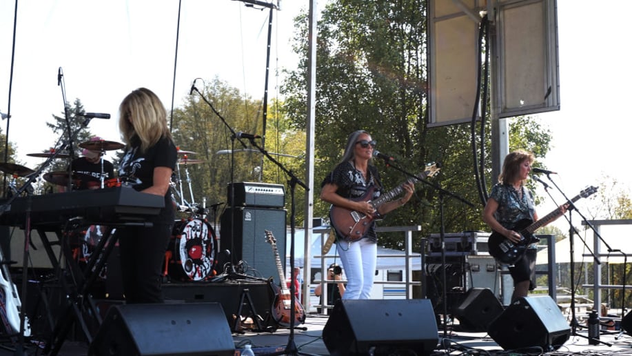 Gallery photo 1 of Go-Go's Tribute Band Beauty and the Beat