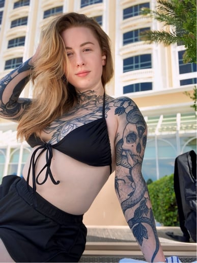 Gallery photo 4 of Kendall Kinxs