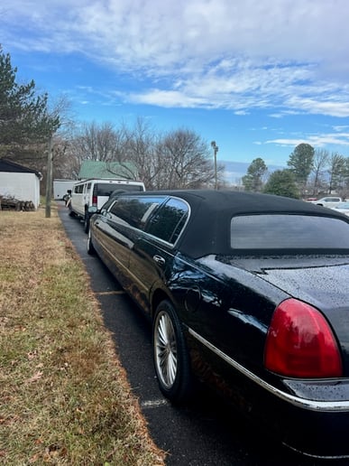 Gallery photo 3 of Gold Class Limo & Party Bus Services