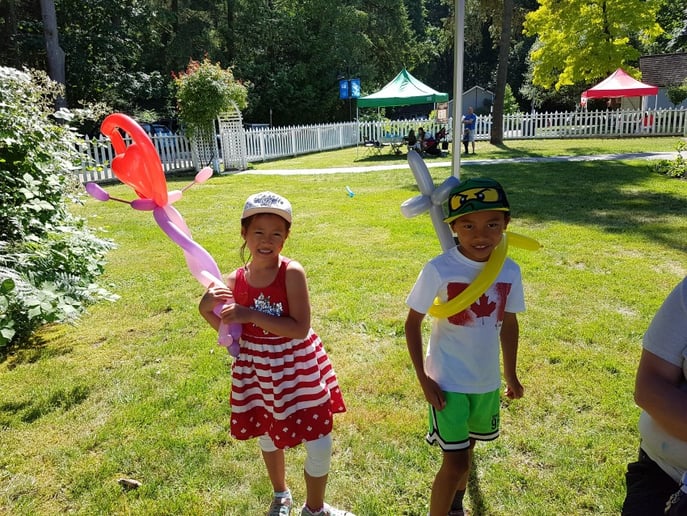 Gallery photo 10 of Twinkle Twinkle Little Star Face Painting and Balloon Twisting