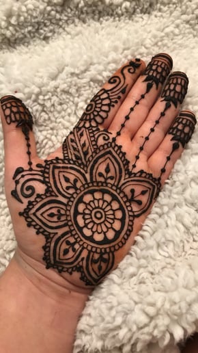 Gallery photo 4 of GonzSquared Henna