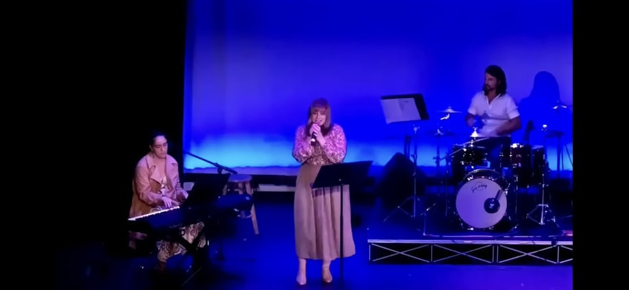 Gallery photo 3 of Graceful Song