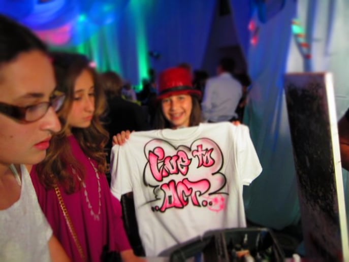 Gallery photo 3 of Graffiti Pop Events - Airbrush, Caricature and Mural Artists