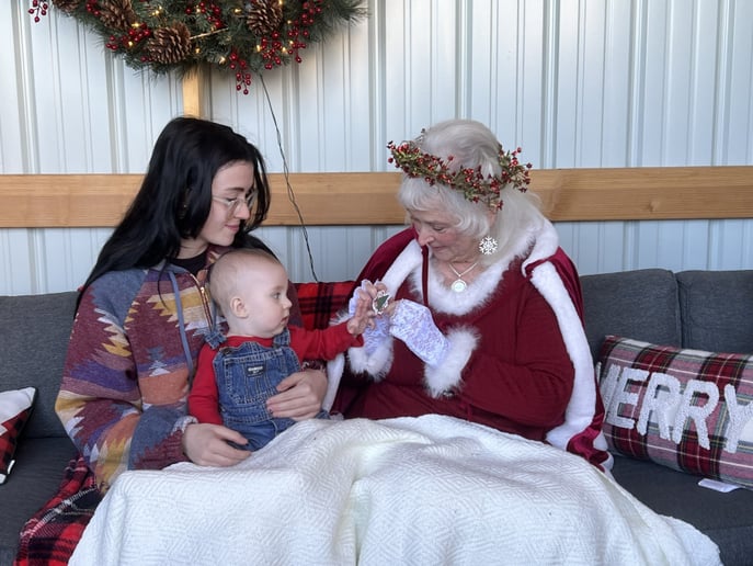 Gallery photo 7 of Grandmother Christmas