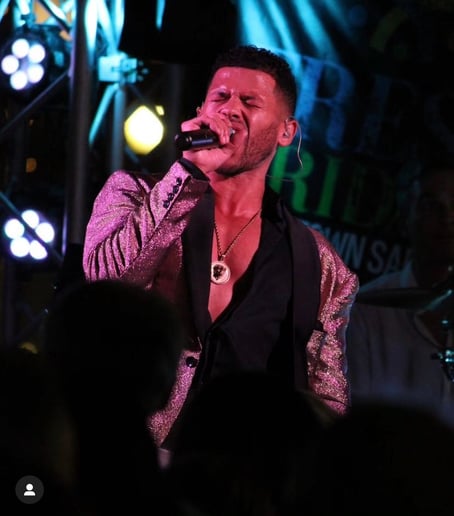 Gallery photo 1 of Grant Ray Live
