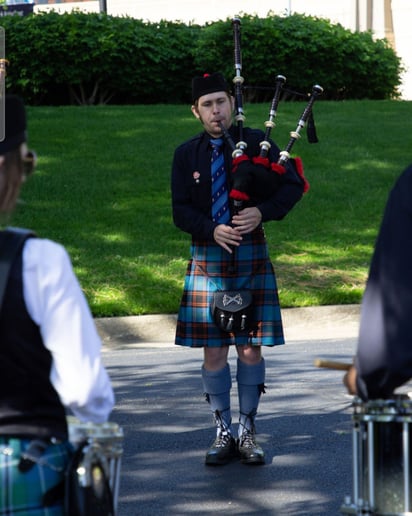 Gallery photo 1 of Luke Jones, Great Highland Bagpiper