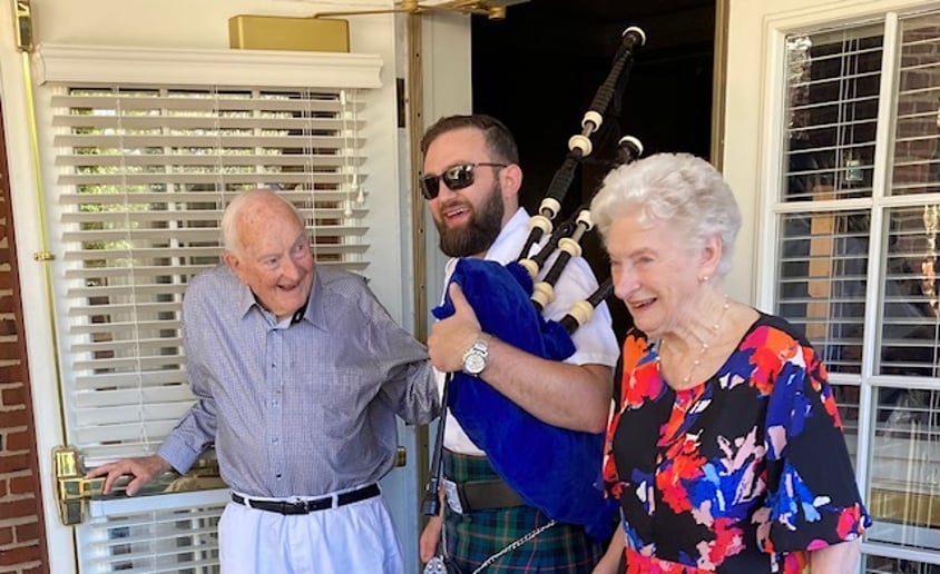 Gallery photo 2 of Great Highland Bagpiper