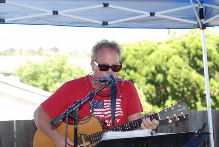 Gallery photo 3 of Gregg Live